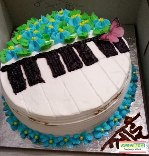 Online Course in Amravati For Birthday Cakes + Fondant Cake : Baking & Icing Video Course (Pre-recorded) in Hindi