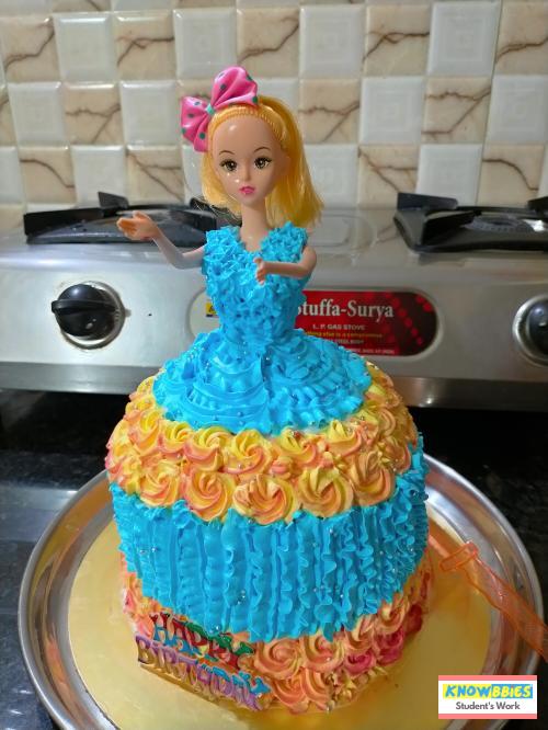 Online Course in  For Birthday Cakes + Fondant Cake : Baking & Icing Video Course (Pre-recorded) in Hindi